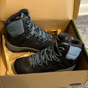Keen women's Black and Gray Outdoor Boots